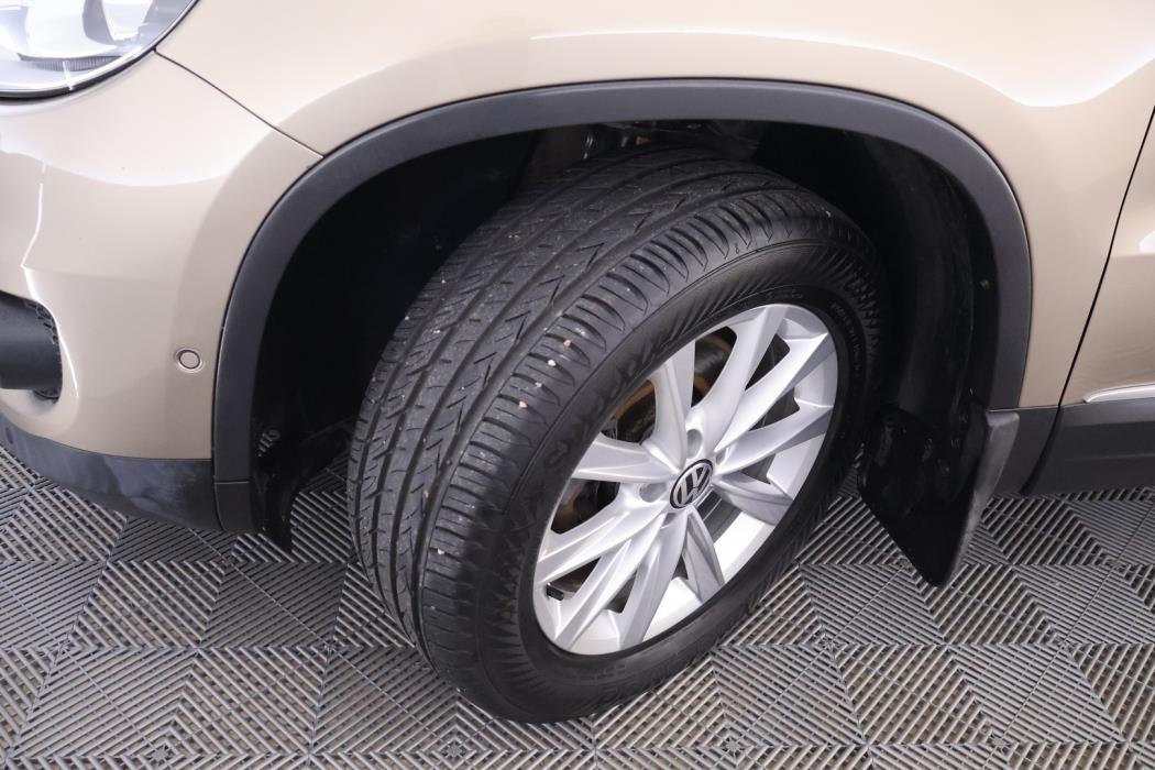 VOLKSWAGEN Tiguan 2012