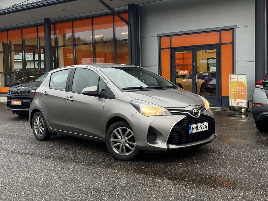 TOYOTA Yaris 2015
