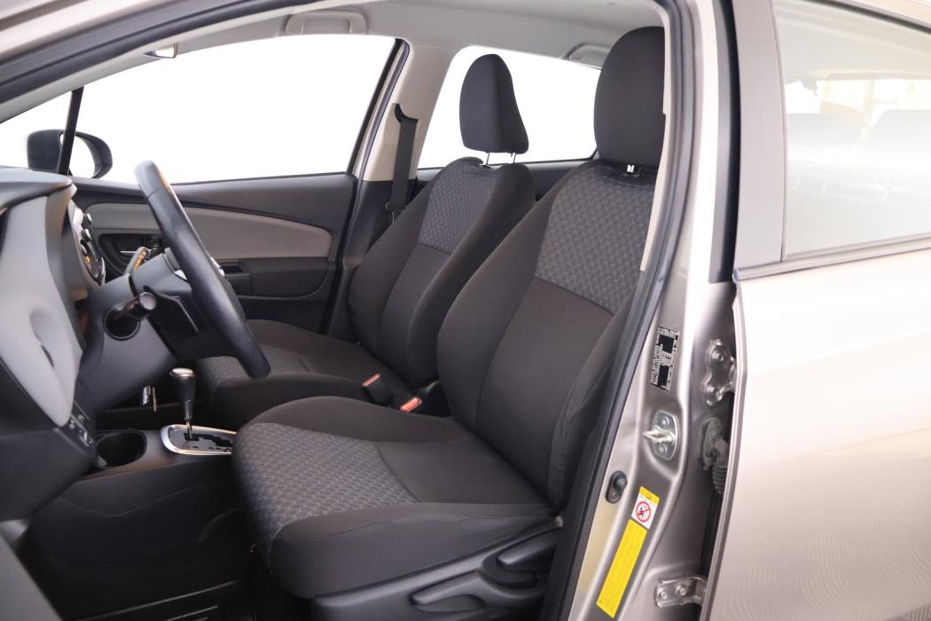 TOYOTA Yaris 2015