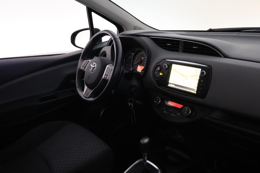 TOYOTA Yaris 2015
