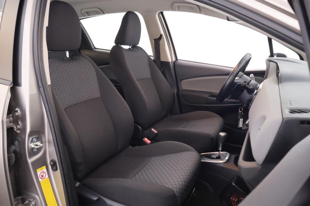 TOYOTA Yaris 2015
