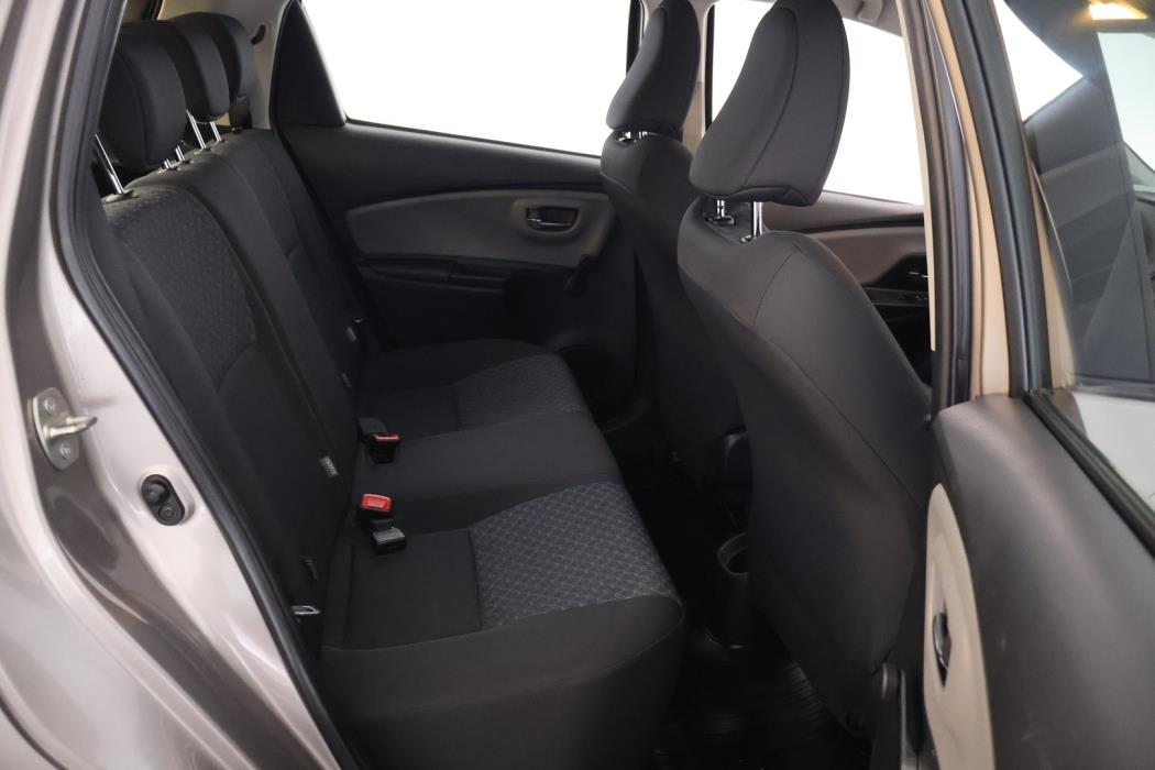 TOYOTA Yaris 2015