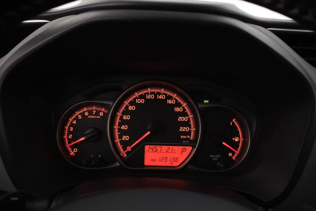 TOYOTA Yaris 2015