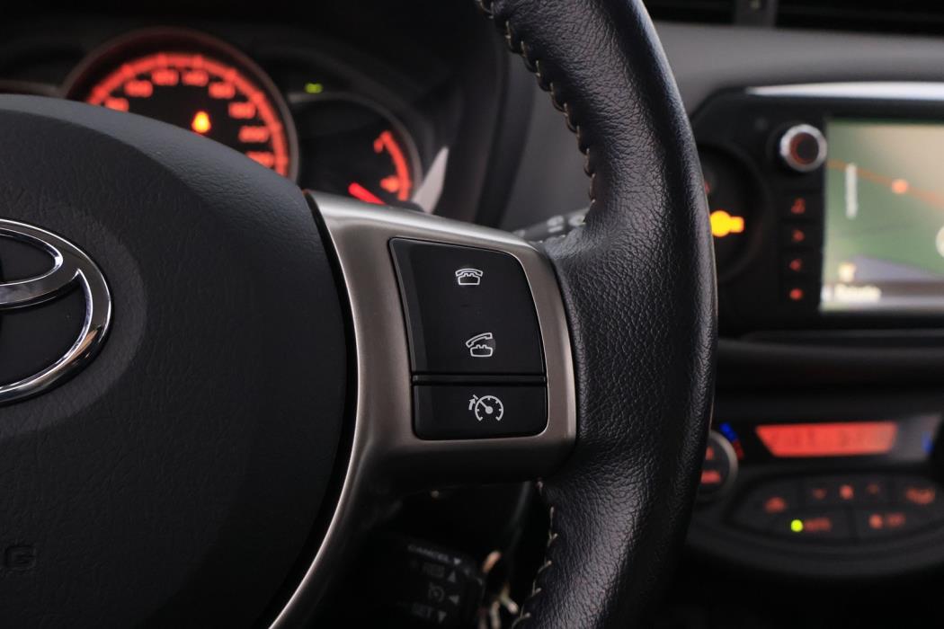 TOYOTA Yaris 2015