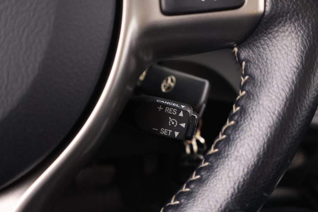 TOYOTA Yaris 2015