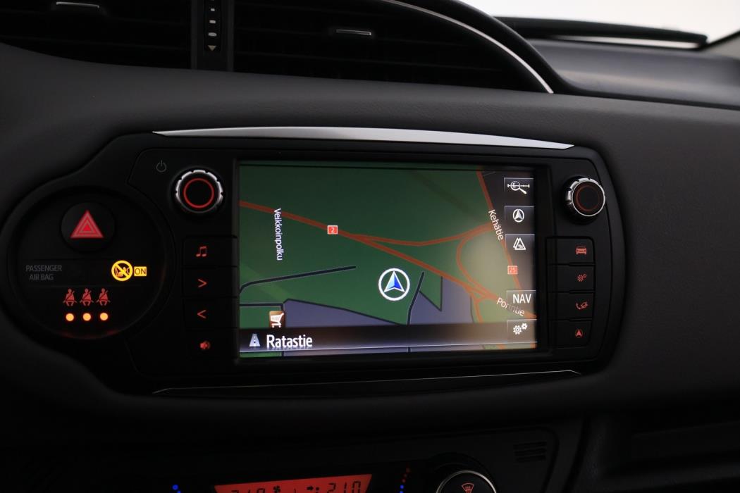 TOYOTA Yaris 2015