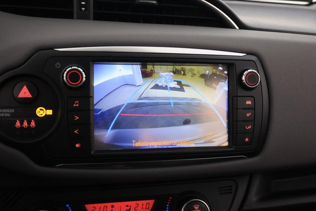 TOYOTA Yaris 2015