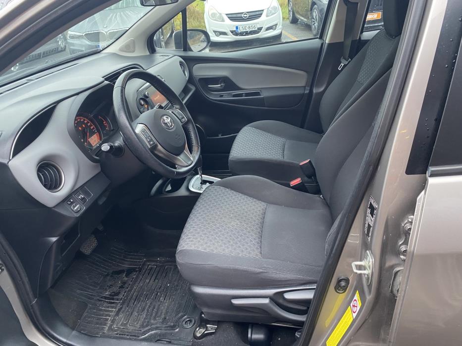 TOYOTA Yaris 2015