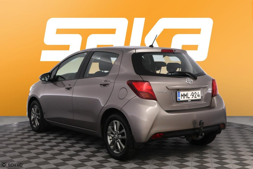 TOYOTA Yaris 2015