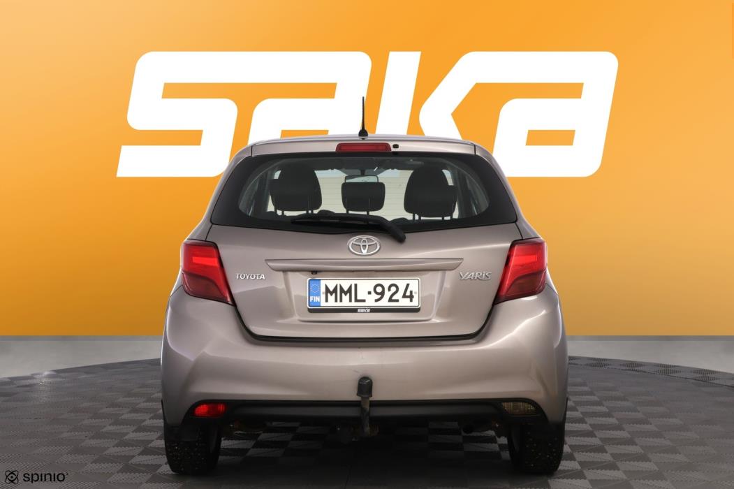 TOYOTA Yaris 2015