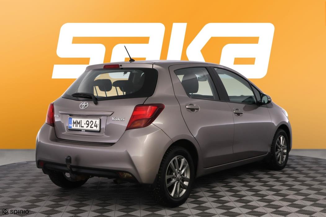 TOYOTA Yaris 2015