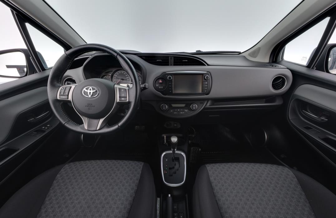TOYOTA Yaris 2015
