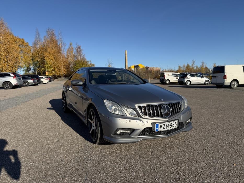 MERCEDES-BENZ E 2009