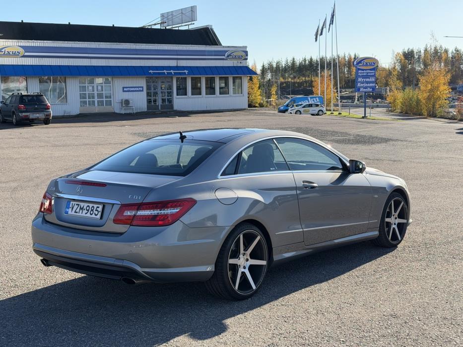 MERCEDES-BENZ E 2009