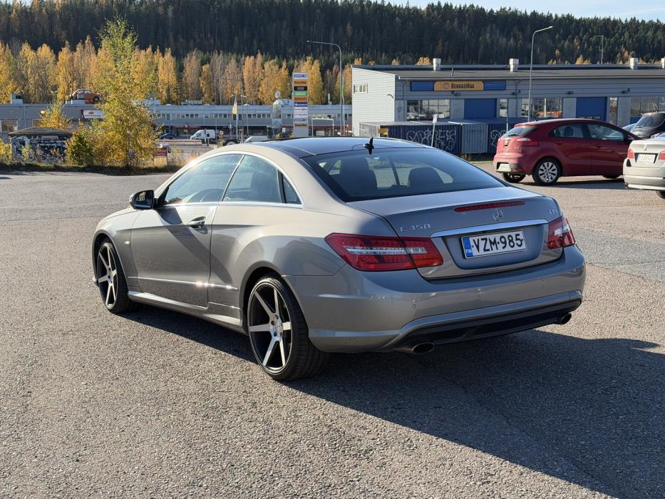 MERCEDES-BENZ E 2009
