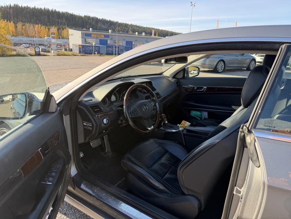 MERCEDES-BENZ E 2009