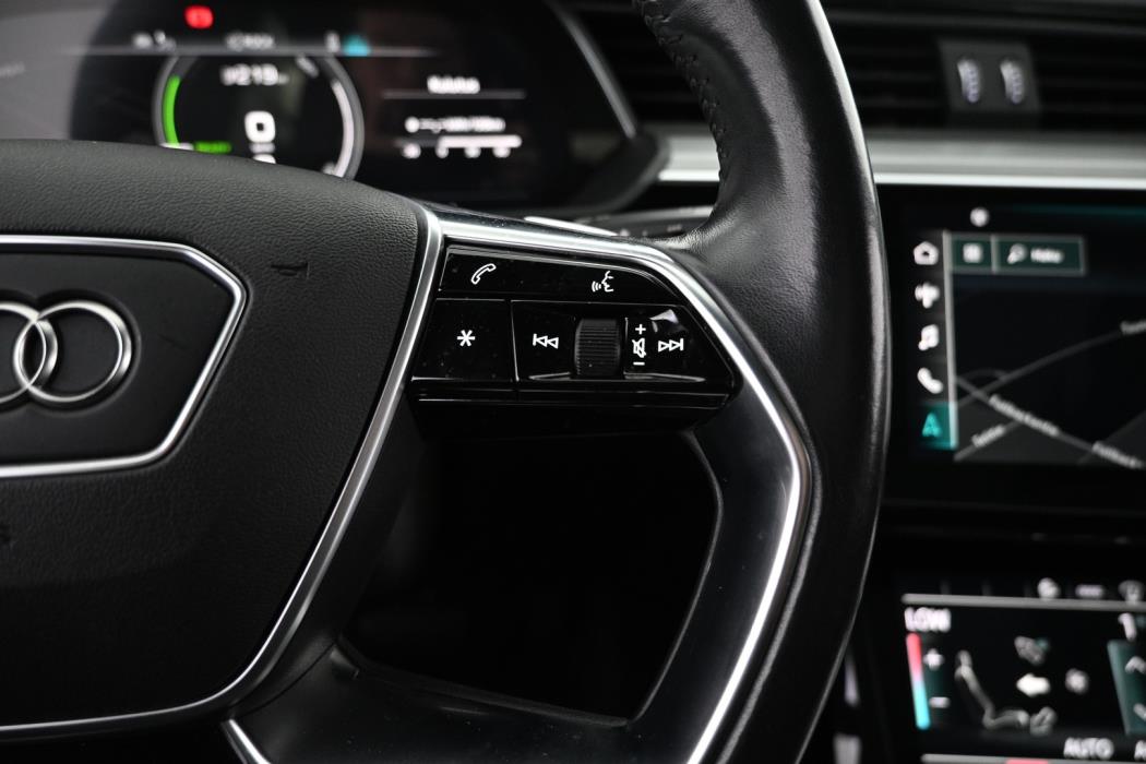 AUDI e-tron 2021
