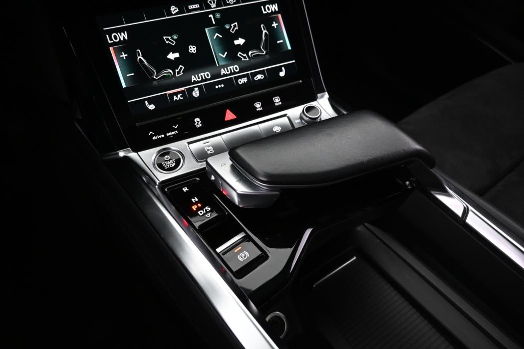 AUDI e-tron 2021