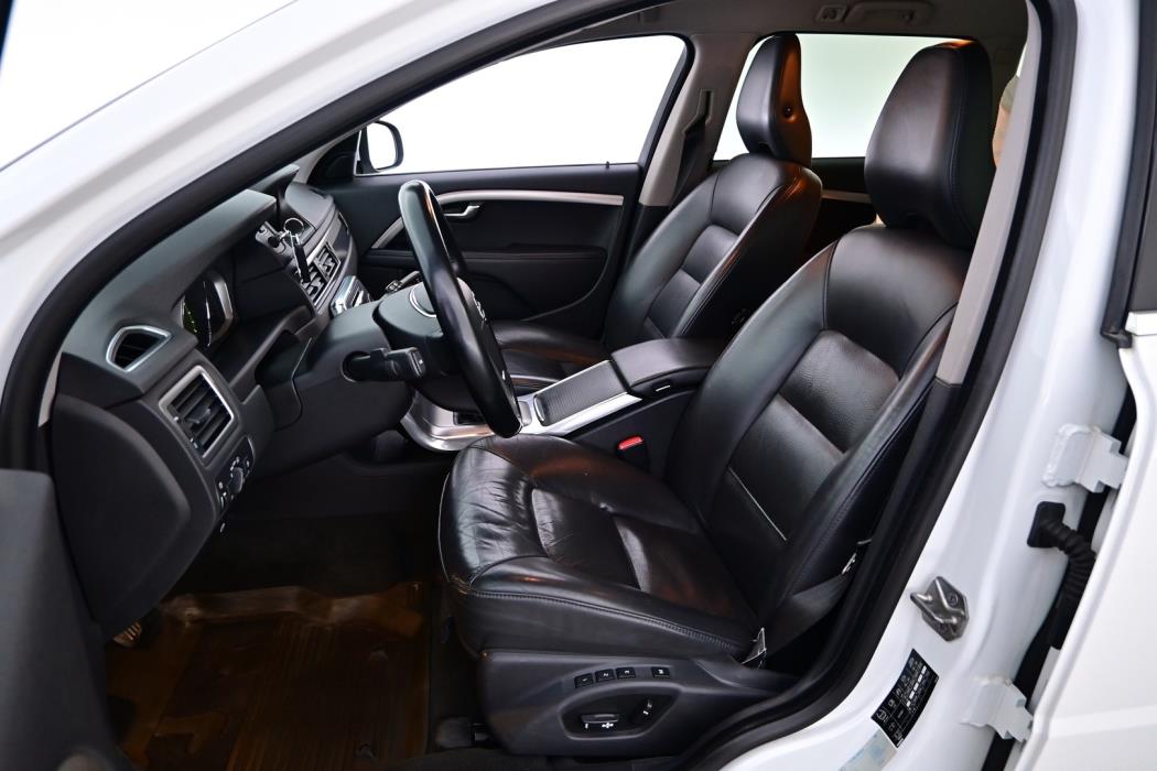 VOLVO V70 2014