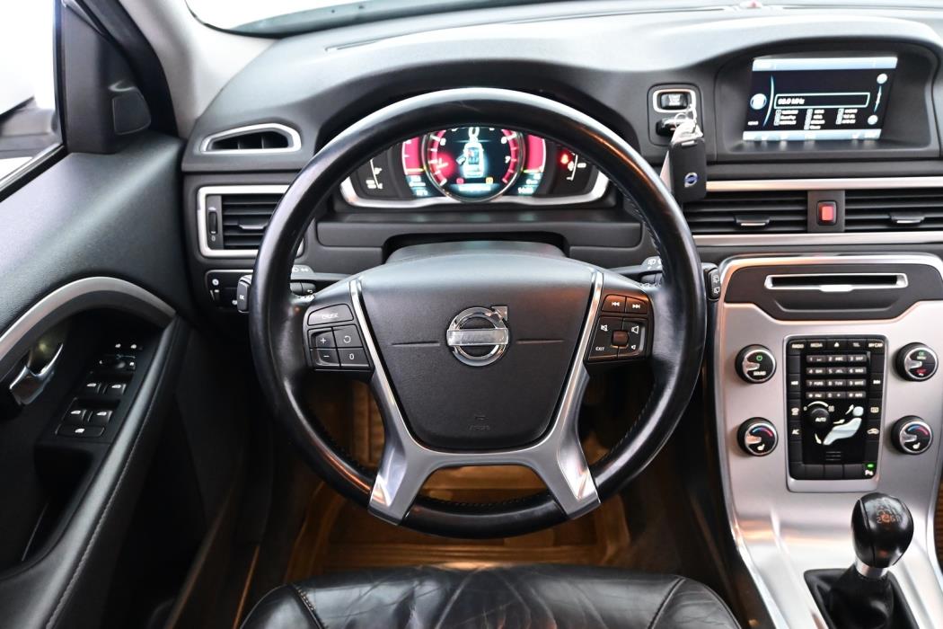 VOLVO V70 2014
