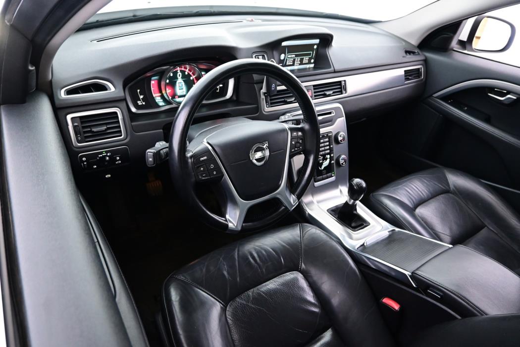 VOLVO V70 2014