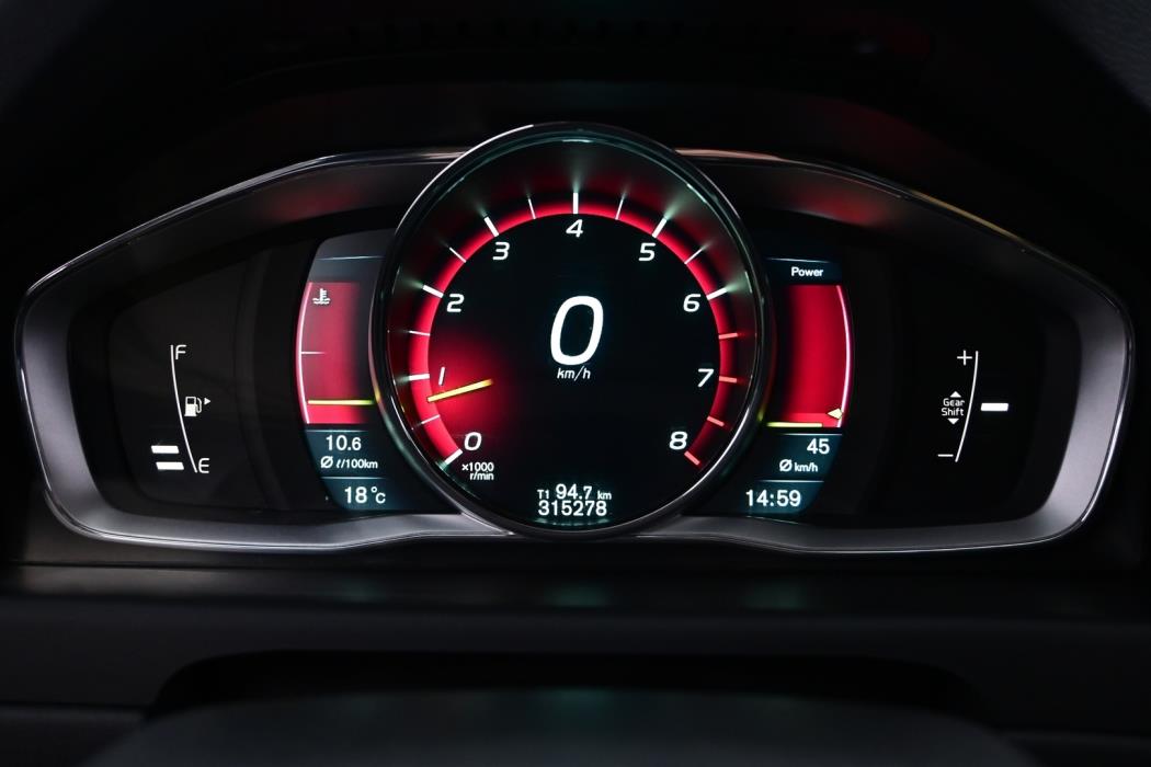 VOLVO V70 2014