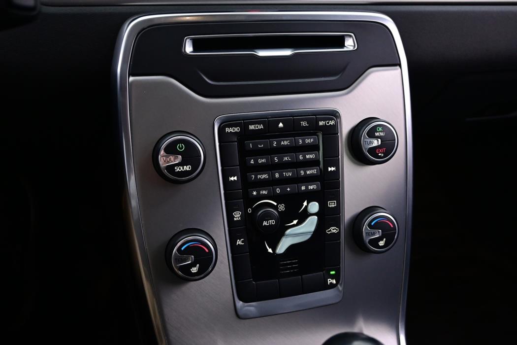 VOLVO V70 2014
