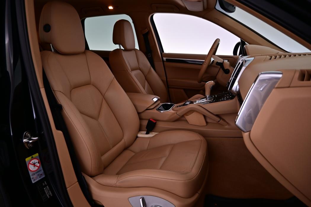 PORSCHE Cayenne 2012