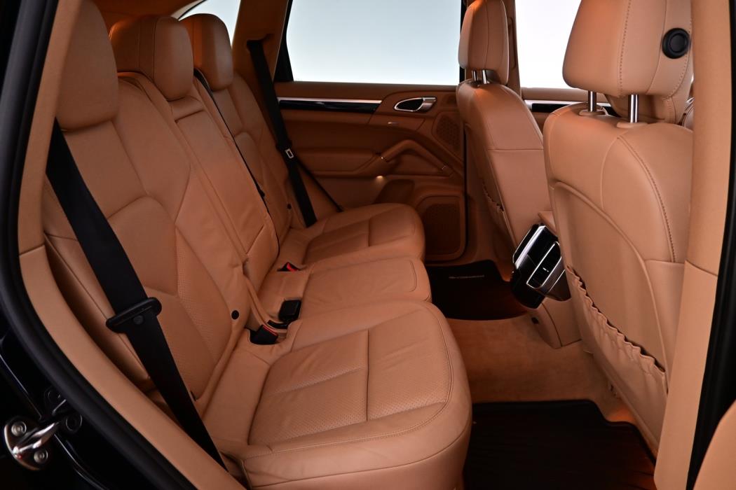 PORSCHE Cayenne 2012