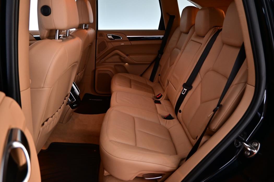 PORSCHE Cayenne 2012