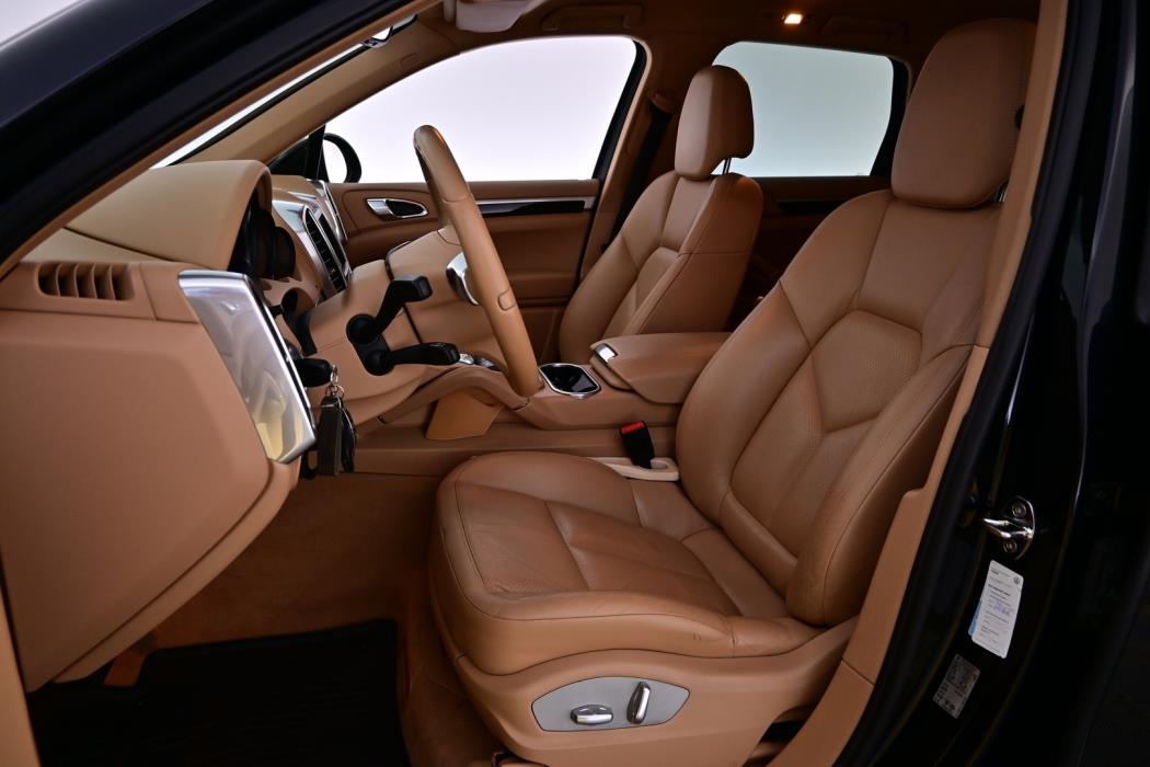 PORSCHE Cayenne 2012