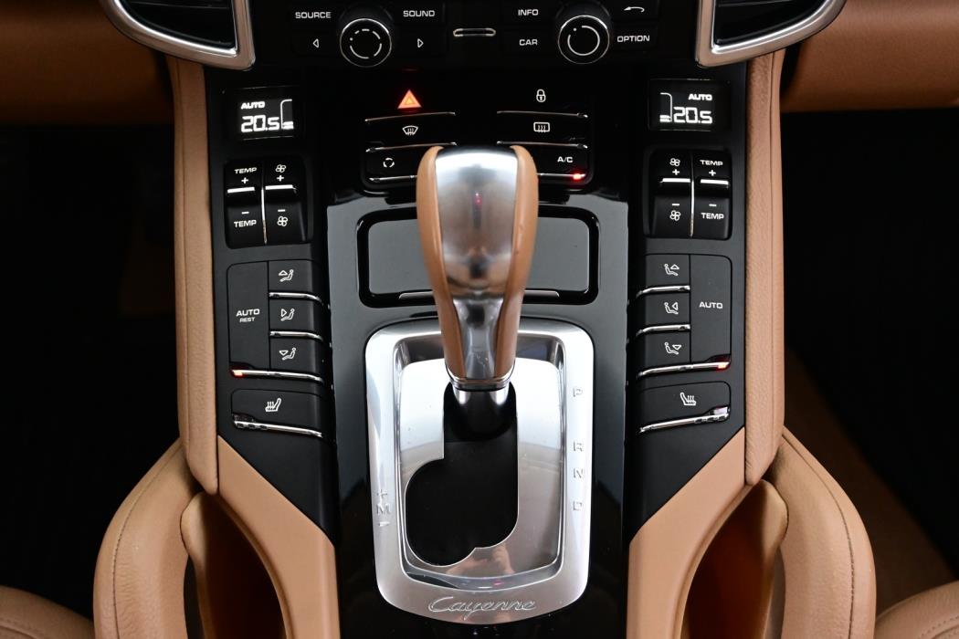PORSCHE Cayenne 2012