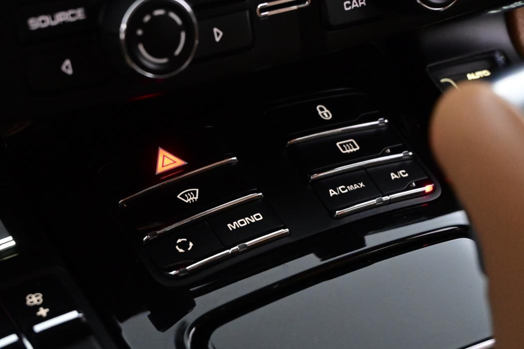 PORSCHE Cayenne 2012