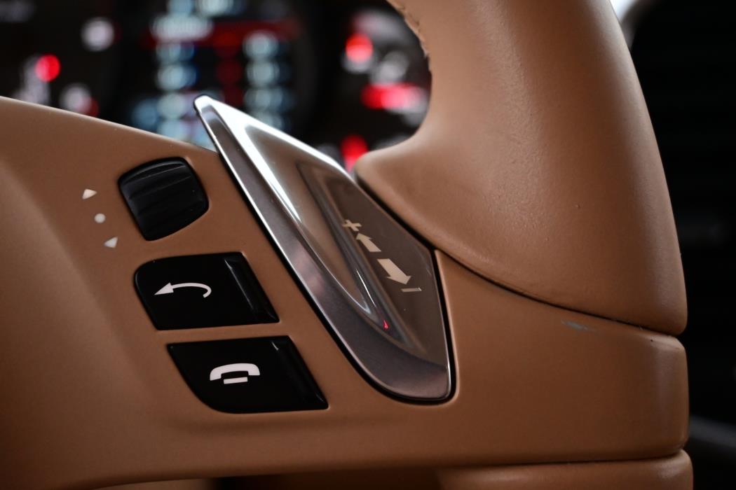 PORSCHE Cayenne 2012