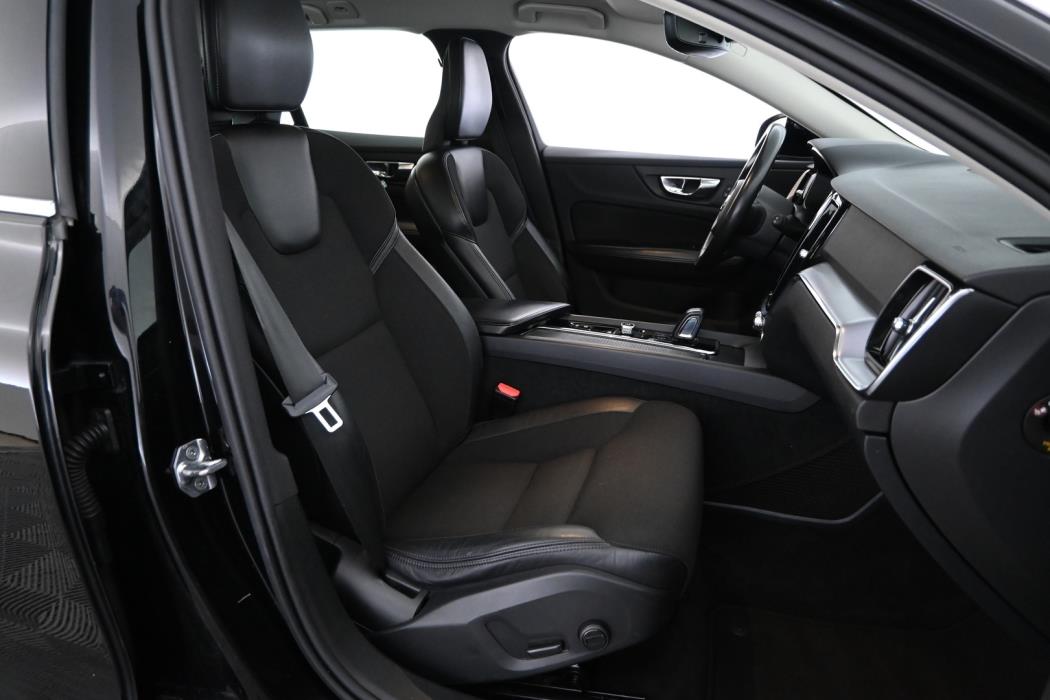 VOLVO V60 2021
