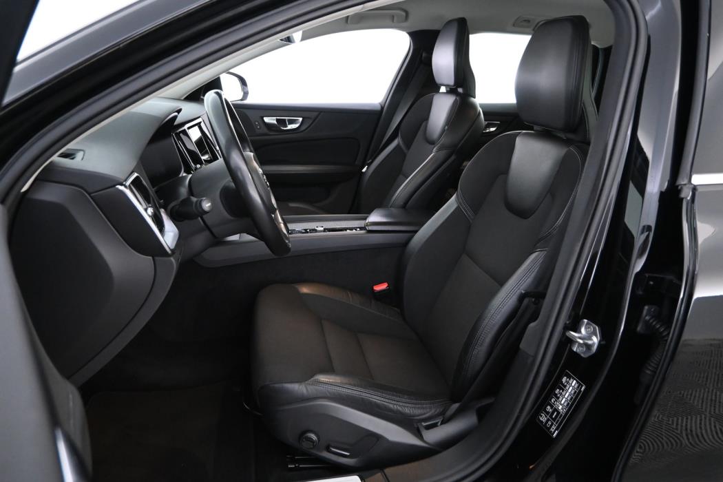 VOLVO V60 2021