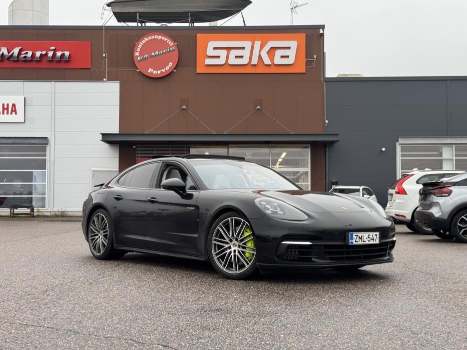 PORSCHE Panamera 2018