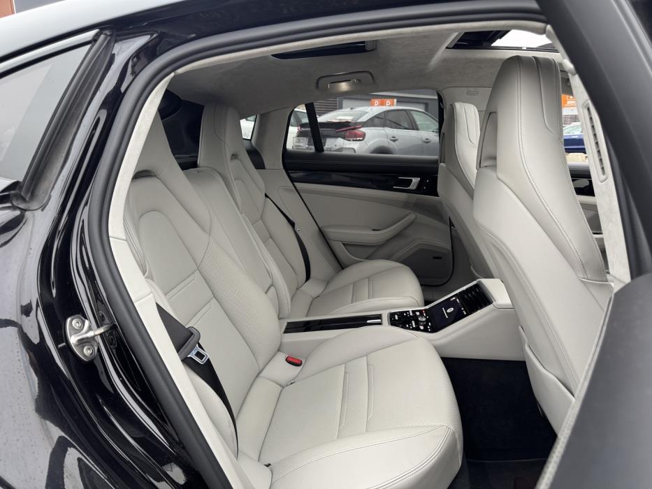 PORSCHE Panamera 2018