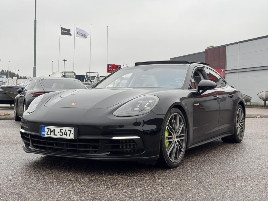 PORSCHE Panamera 2018