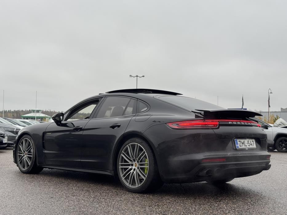 PORSCHE Panamera 2018