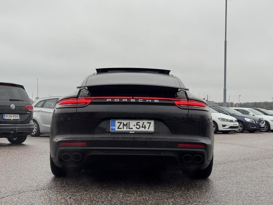 PORSCHE Panamera 2018
