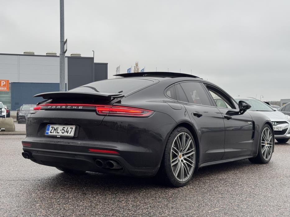 PORSCHE Panamera 2018