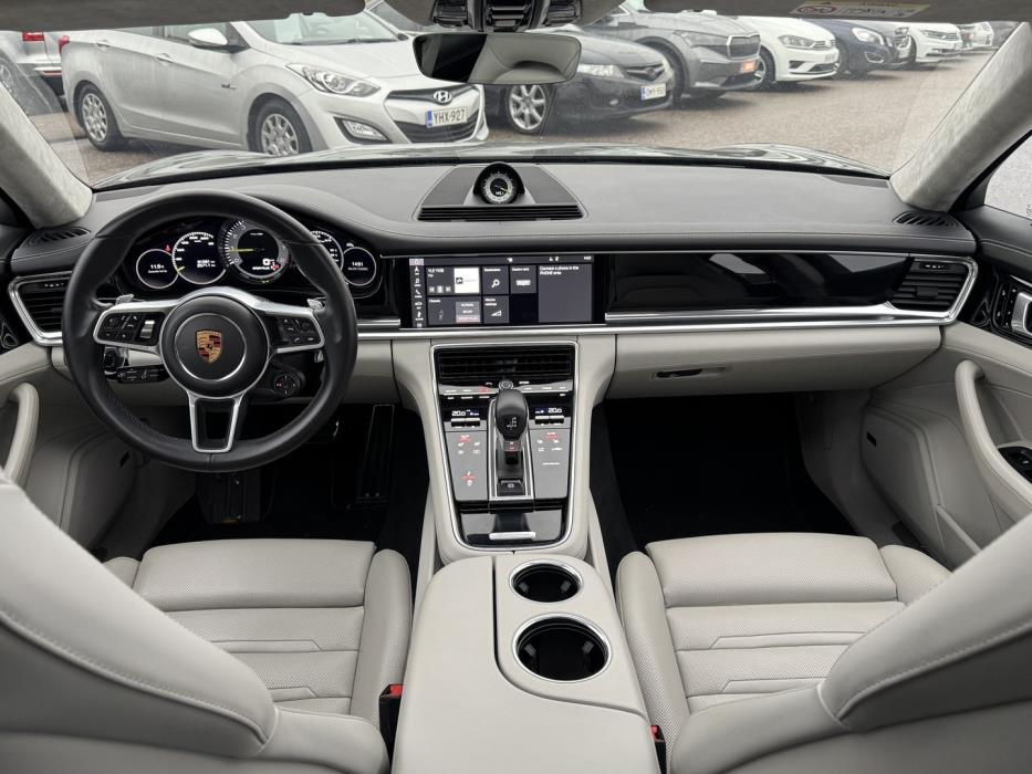 PORSCHE Panamera 2018