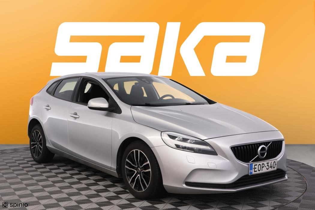 VOLVO V40 2018