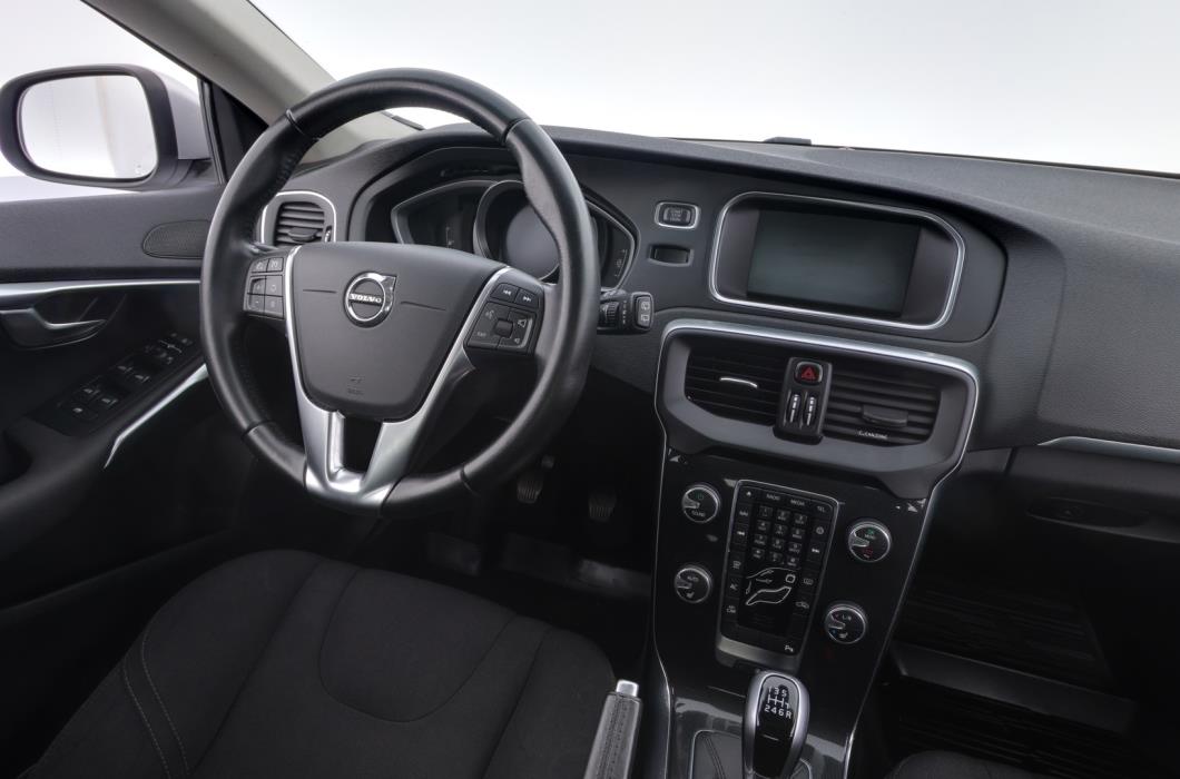 VOLVO V40 2018