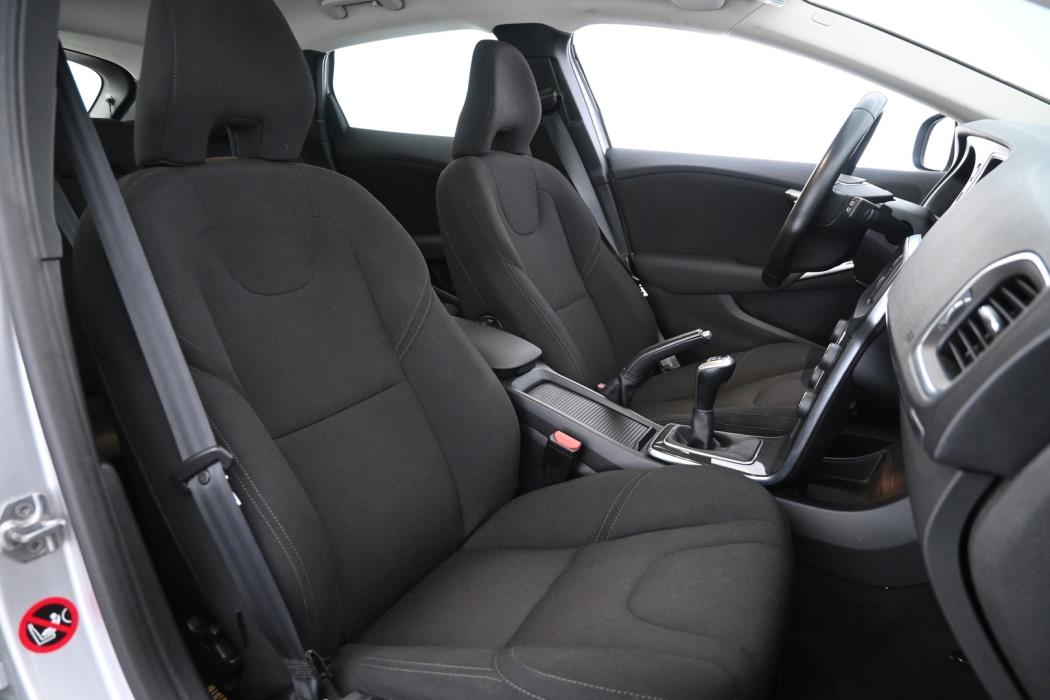 VOLVO V40 2018