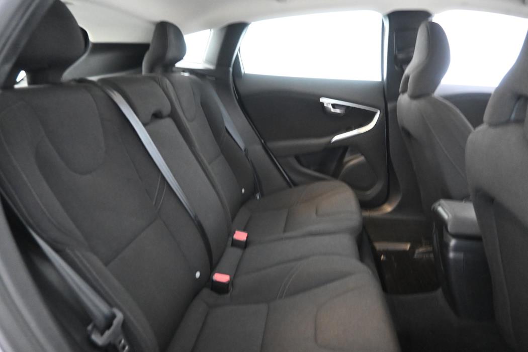 VOLVO V40 2018