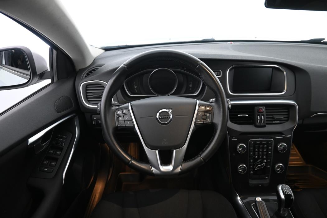 VOLVO V40 2018