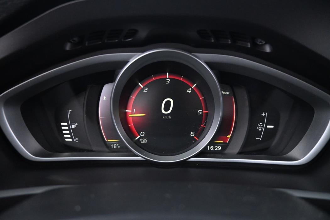 VOLVO V40 2018