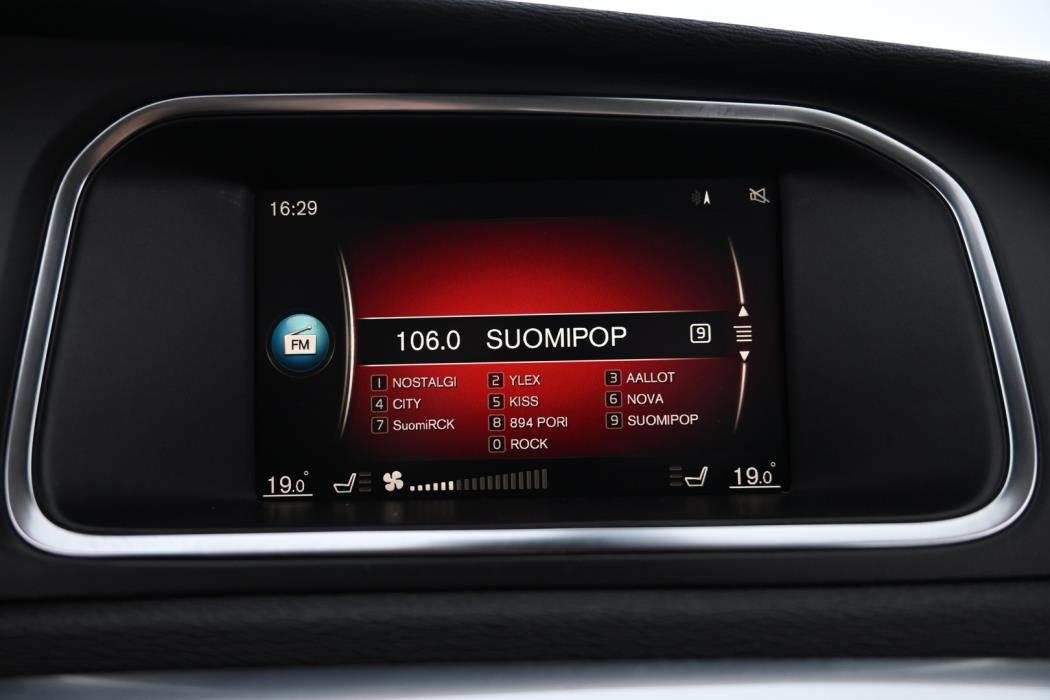 VOLVO V40 2018